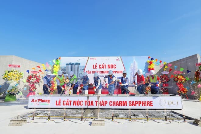 Lễ cất nóc dự án Charm City Bình Dương 'hiện thực hóa khát vọng an cư' 4 Lễ cất nóc tháp Charm Sapphire Dĩ An Bình Dương ngày 5/12/2020